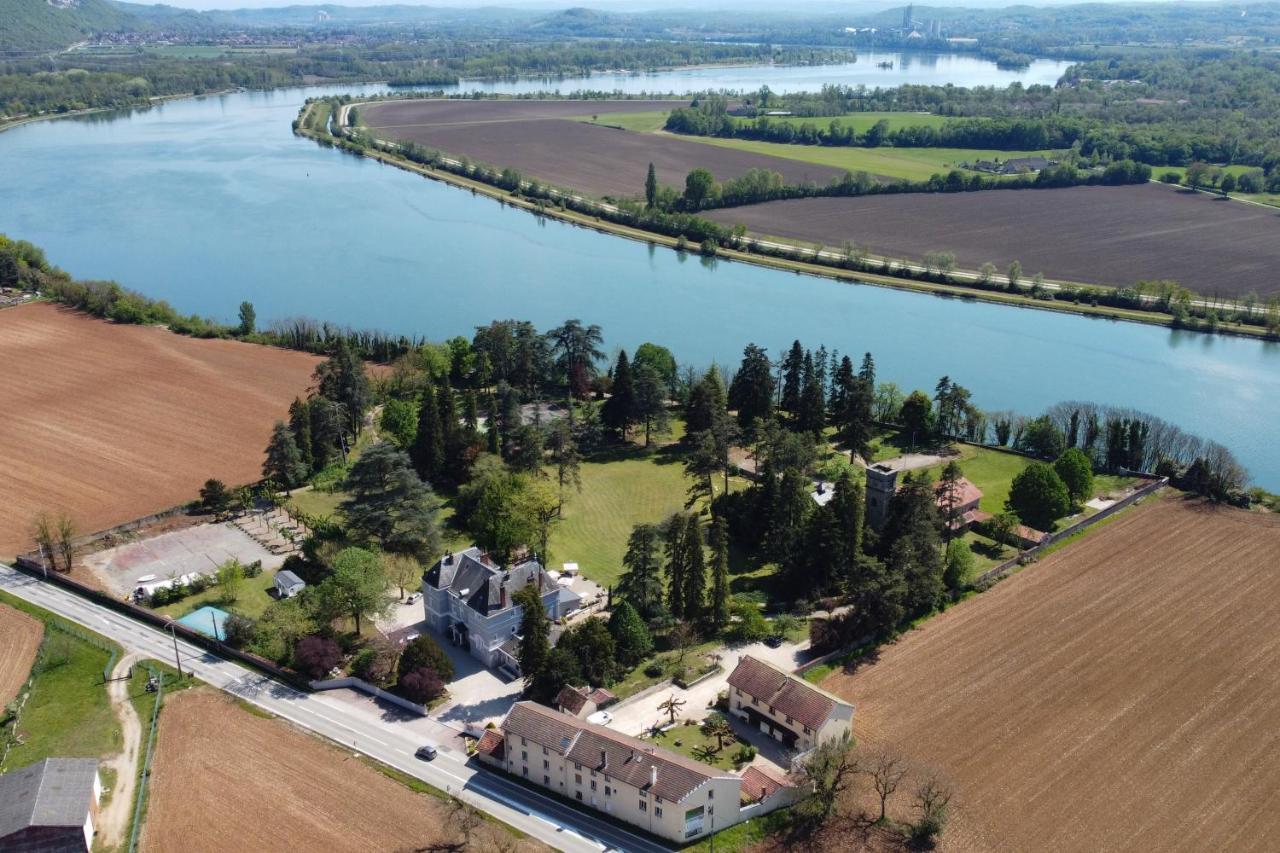 Domaine des Cèdres - Logis Hôtel, Résidence, Gîtes et Insolites Villebois Extérieur photo