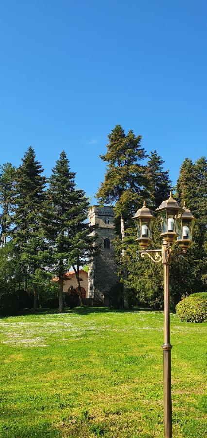 Domaine des Cèdres - Logis Hôtel, Résidence, Gîtes et Insolites Villebois Extérieur photo