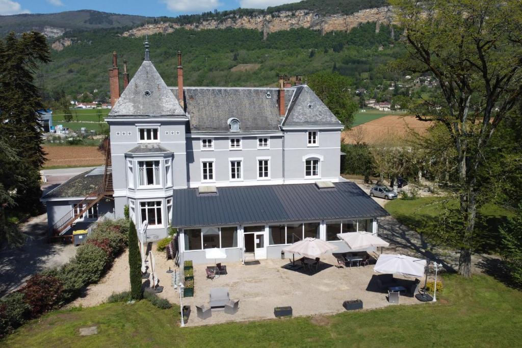 Domaine des Cèdres - Logis Hôtel, Résidence, Gîtes et Insolites Villebois Extérieur photo