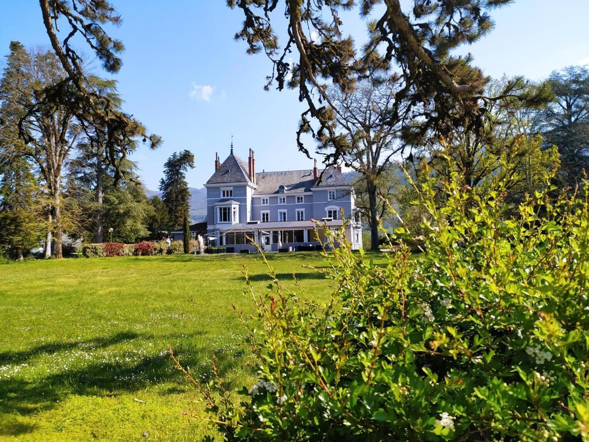 Domaine des Cèdres - Logis Hôtel, Résidence, Gîtes et Insolites Villebois Extérieur photo