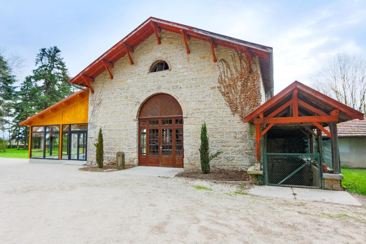 Domaine des Cèdres - Logis Hôtel, Résidence, Gîtes et Insolites Villebois Extérieur photo