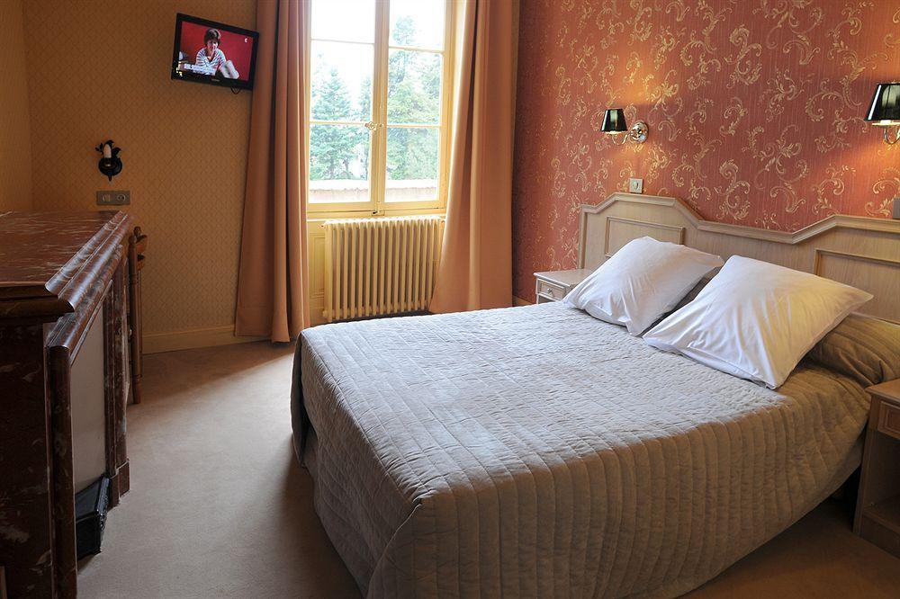 Domaine des Cèdres - Logis Hôtel, Résidence, Gîtes et Insolites Villebois Extérieur photo