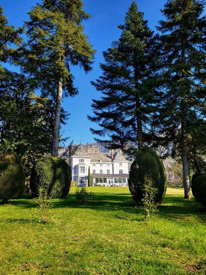 Domaine des Cèdres - Logis Hôtel, Résidence, Gîtes et Insolites Villebois Extérieur photo