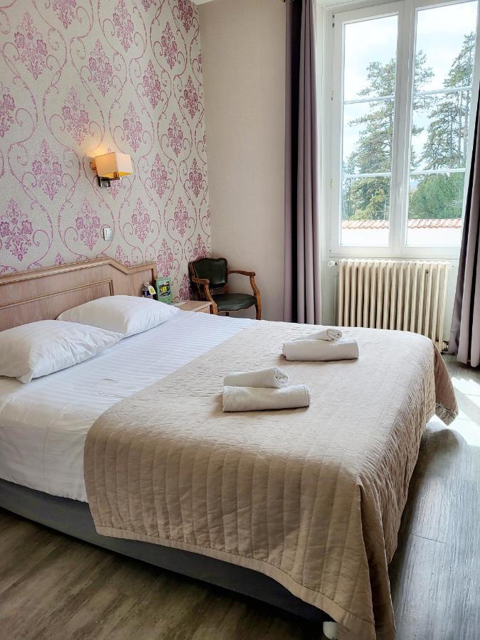 Domaine des Cèdres - Logis Hôtel, Résidence, Gîtes et Insolites Villebois Extérieur photo