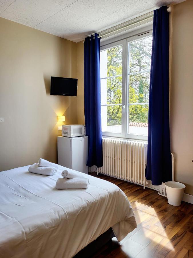Domaine des Cèdres - Logis Hôtel, Résidence, Gîtes et Insolites Villebois Extérieur photo