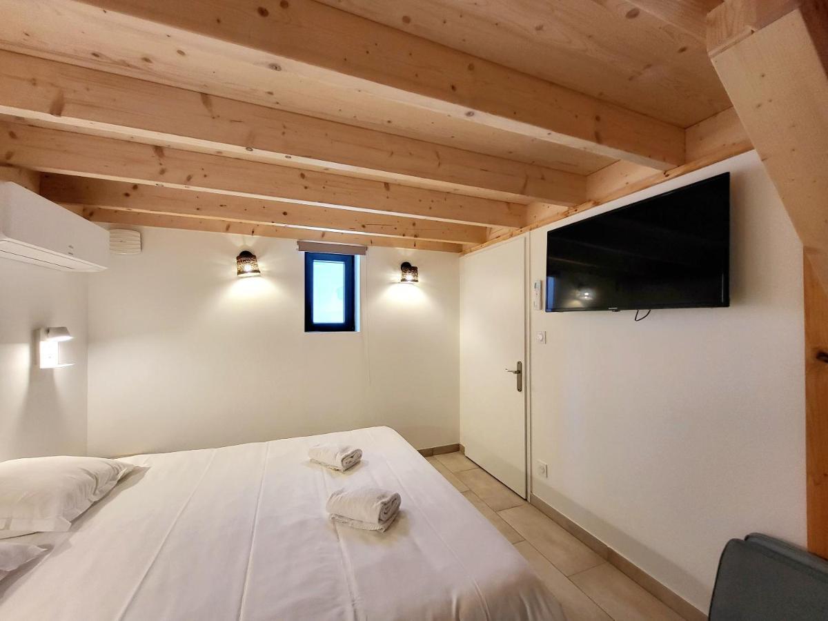 Domaine des Cèdres - Logis Hôtel, Résidence, Gîtes et Insolites Villebois Extérieur photo
