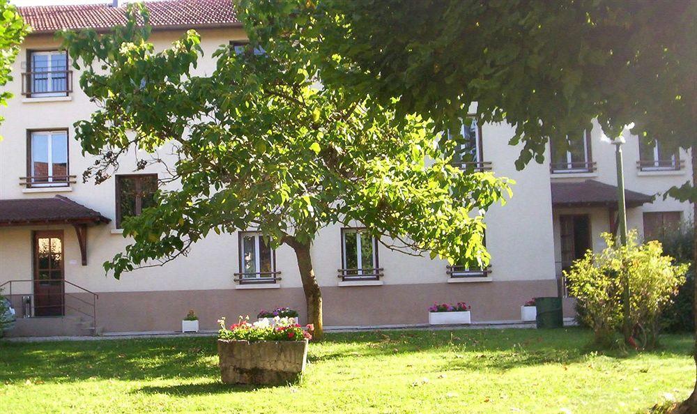 Domaine des Cèdres - Logis Hôtel, Résidence, Gîtes et Insolites Villebois Extérieur photo