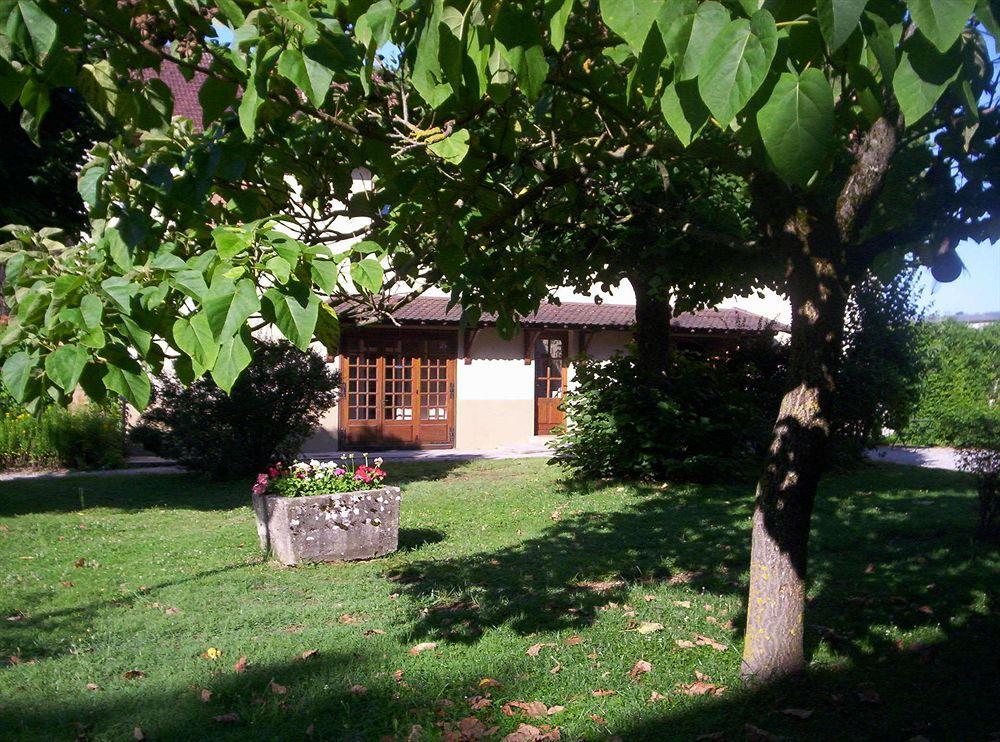 Domaine des Cèdres - Logis Hôtel, Résidence, Gîtes et Insolites Villebois Extérieur photo