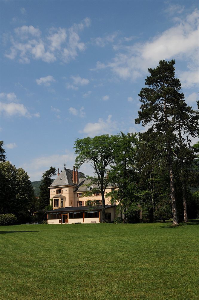Domaine des Cèdres - Logis Hôtel, Résidence, Gîtes et Insolites Villebois Extérieur photo