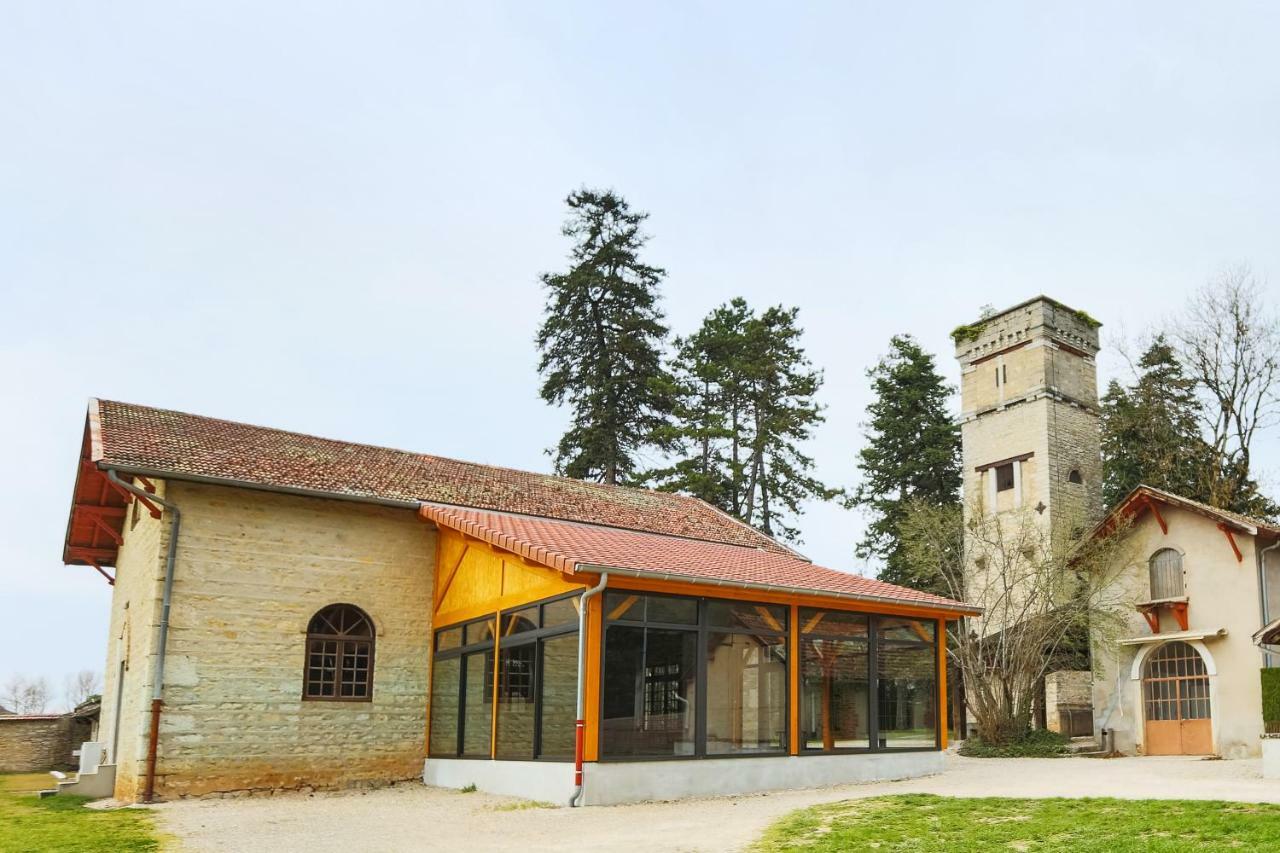 Domaine des Cèdres - Logis Hôtel, Résidence, Gîtes et Insolites Villebois Extérieur photo